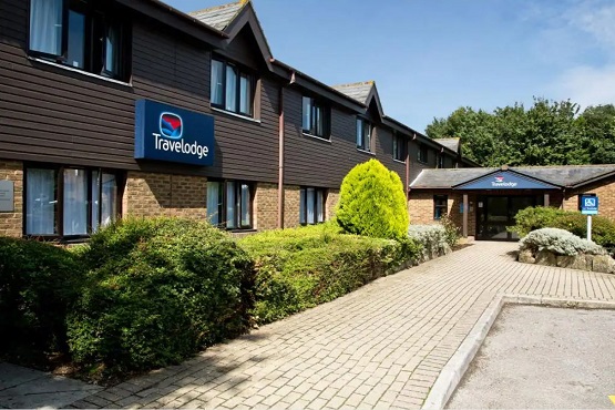 Outside building and parking at Travelodge Emsworth